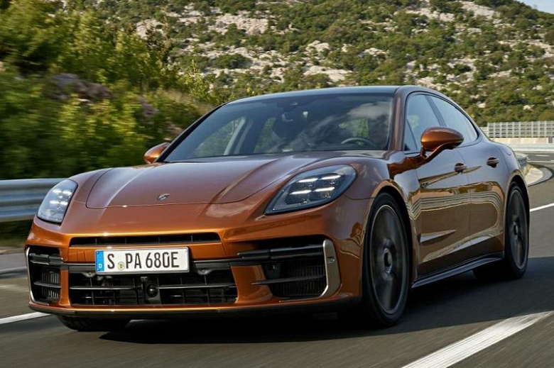 Это Porsche Panamera 2024. Машину нового поколения рассекретили перед самым анонсом