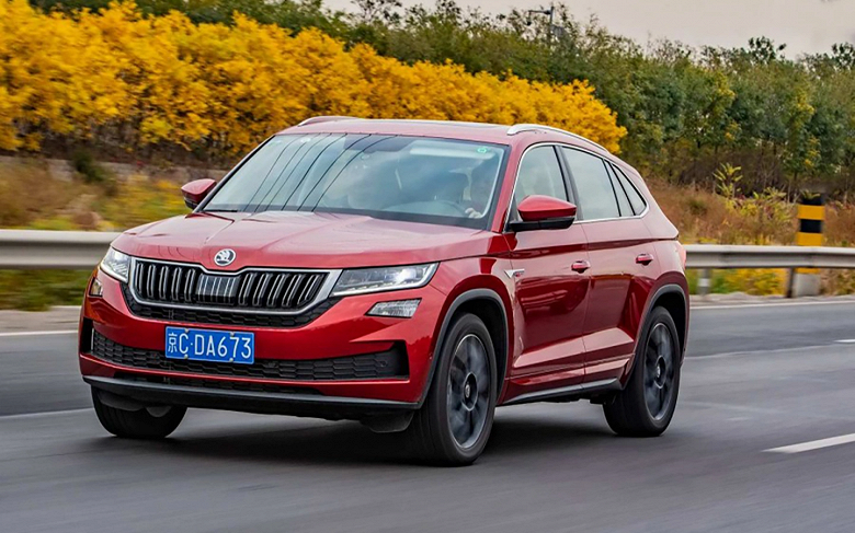 В салонах РФ появились новые Skoda Kodiaq GT. Сколько просят за доступный аналог BMW X4 и Mercedes-Benz GLC Coupe?