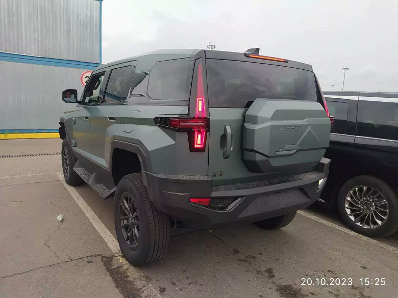 «Китайский Hummer» уже сертифицируют в России. 1088-сильный Dongfeng Mengshi M-Hero имеет «режим краба» и разгоняется до 100 км/ч за 4,2 с