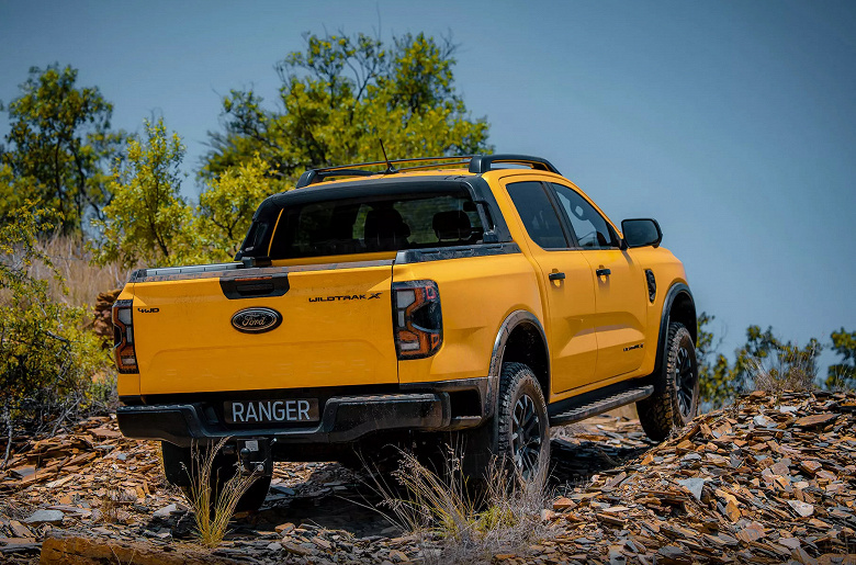 В Россию приехал американский пикап Ford Ranger 2024 с полным приводом и 10-ступенчатым «Автоматом». Он ненамного дороже «китайцев»