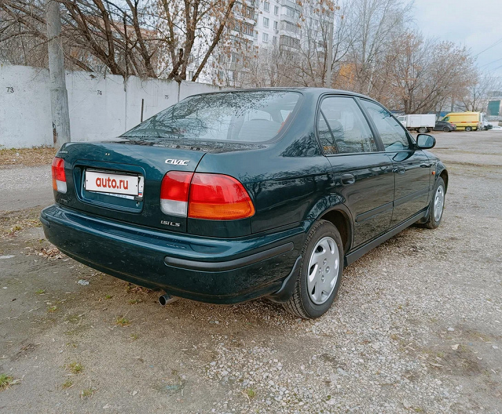 Что лучше, новая Lada Vesta или 26-летний Honda Civic с пробегом 6,7 тыс. км? Идеально сохранившийся японский седан выставили на продажу за 1,6 млн рублей