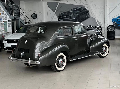 В Санкт-Петербурге продают 84-летнего «американца» Packard One-Ten. В его оснащении автоматическая коробка передач и даже кондиционер