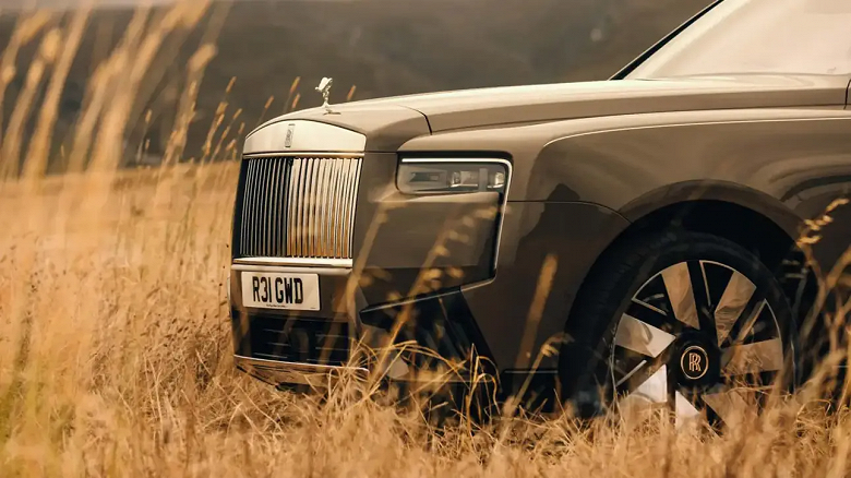 В России предлагают особенный Rolls-Royce Cullinan Black Badge