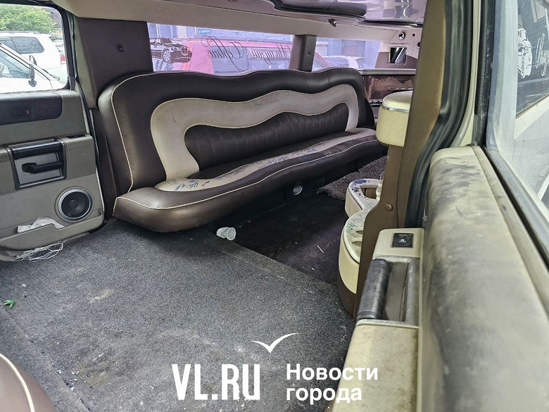 В России лимузин Hummer признали «незаконной постройкой». Как его буду эвакуировать, непонятно