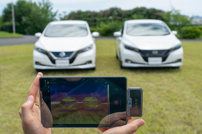 Nissan показала машины, покрытые «холодной краской». Они нагреваются гораздо меньше обычных