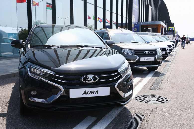 Lada Aura может сменить бюджетные сиденья от Vesta на премиальные кресла от Aurus с массажем и вентиляцией. АвтоВАЗ прорабатывает этот вопрос