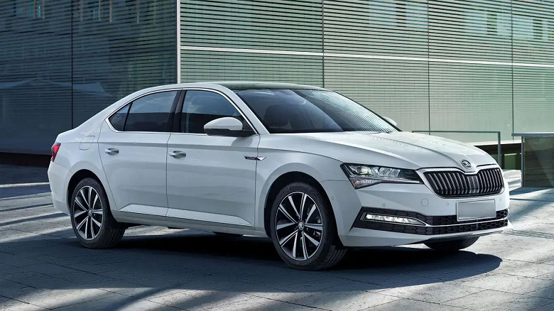 «Люксовый» Skoda Superb 2024 появился у российского дилера, цена на уровне Toyota Camry