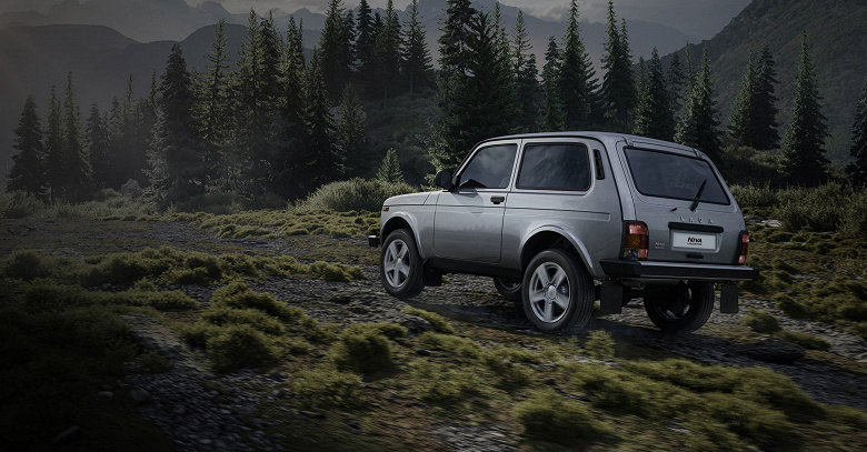 Недокументированная особенность новой Lada Niva Legend за 1,3 млн рублей: рычаг коробки передач упирается в панель с большой медиасистемой