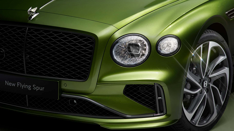 Представлен самый мощный седан в истории Bentley — Flying Spur 2025