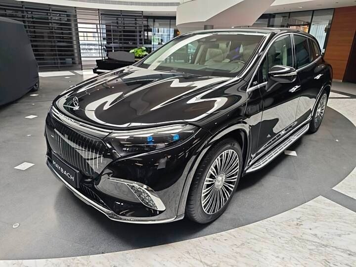 Новейшие Mercedes-Maybach EQS 680 подешевели на 17 млн в России