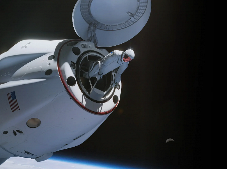 Астронавты SpaceX Crew Dragon уже оказались дальше от Земли, чем любой человек за 50 лет. Они готовятся к выходу в открытый космос