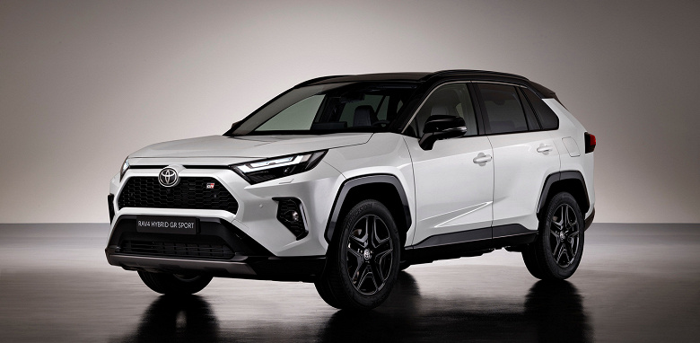 Ну почти Toyota RAV4. «Москвич 3», который набирает популярность, стал доступен в двухцветном кузове