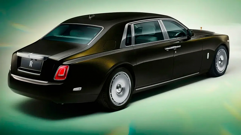 В Россию привезли Rolls-Royce Phantom Long Extended