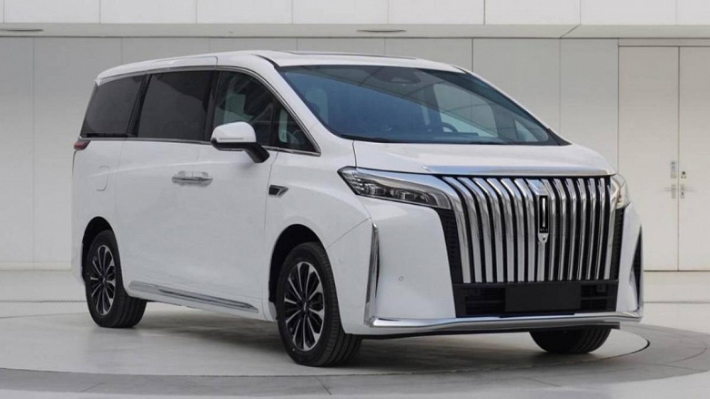 Заменитель Toyota Alphard. В России выходит мощный минивэн премиум-класса Wey 80, объявлена цена