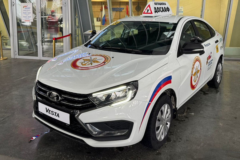 Представлена новая Lada Vesta с битопливным мотором