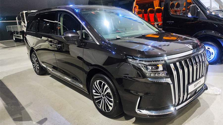 Аналог Toyota Alphard начнут выпускать в России. Минивэн Sollers SP7 получит 224-сильный мотор и 8-ступенчатый «автомат»