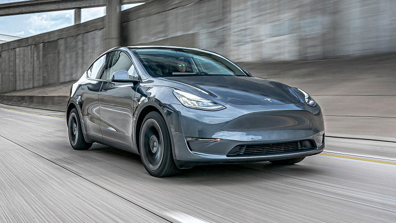 В Москве появилась новейшая Tesla Model Y Long Range 2024